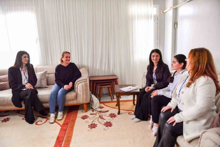 Mersin’deki Eğitim ve Öğretimi Destekleme Kurs Merkezi öğrencileri evlerinde de takip ediliyor