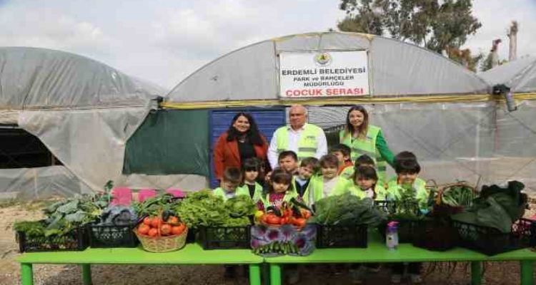 Miniklerin çocuk serasından ilk hasadı depremzedelere
