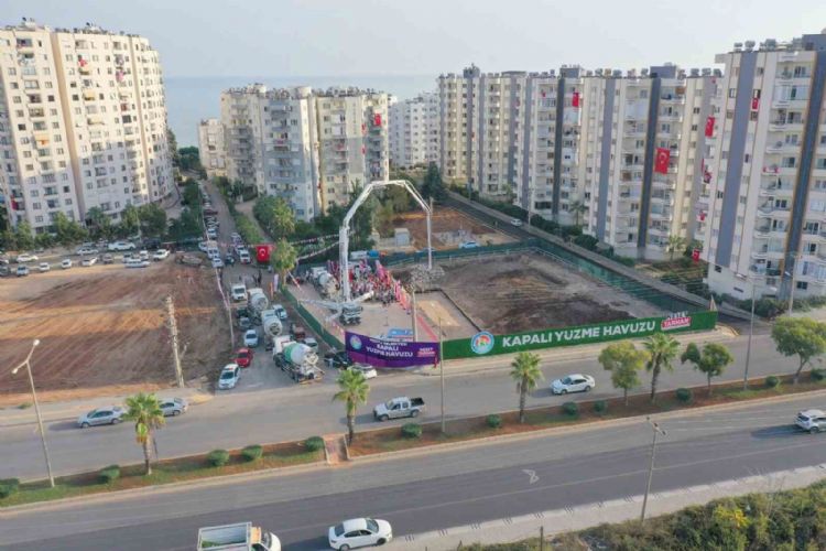 Mezitli’de kapalı yüzme havuzunun temeli atıldı