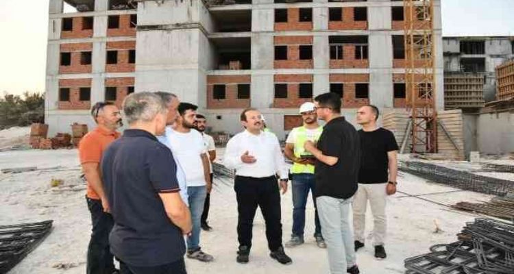 Vali Pehlivan, devam eden yurt inşaatlarında incelemelerde bulundu