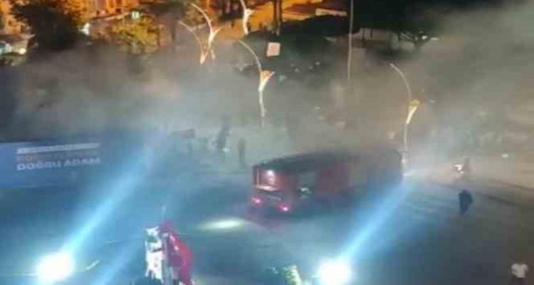 Cengiz Kurtoğlu konserinde jeneratör kaynaklı yangın çıktı