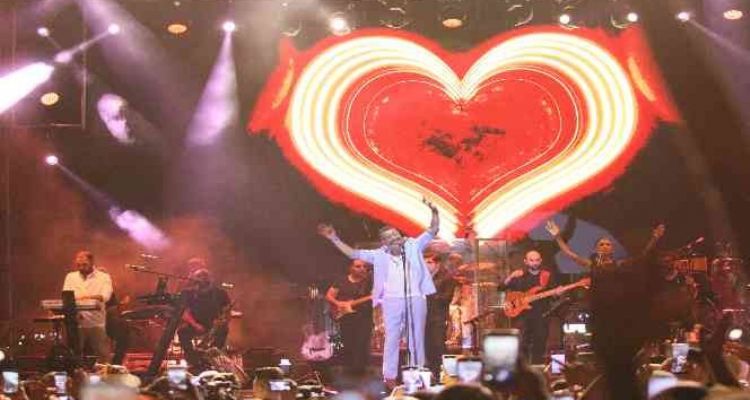 Balık Festivalinde vatandaşlar Hakan Altun konseriyle coştu