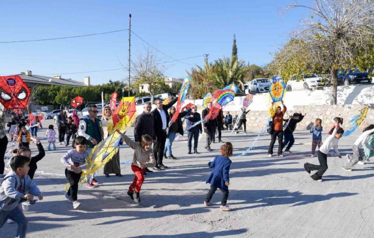 Tarsus’ta ‘Uçurtma Şenliği’ renkli görüntülere sahne oldu