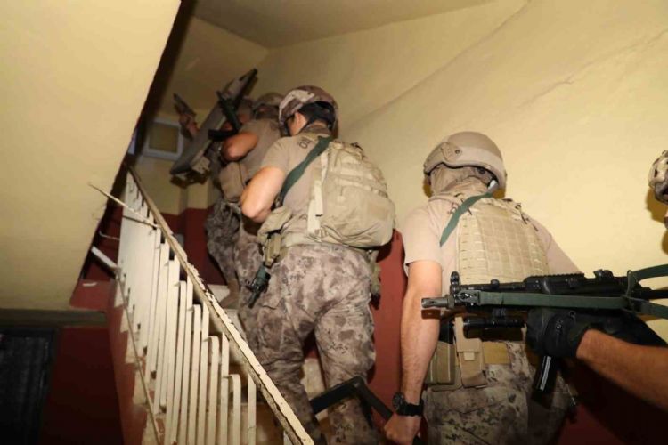 Mersin’de suç örgütü üyelerine operasyon: 17 gözaltı