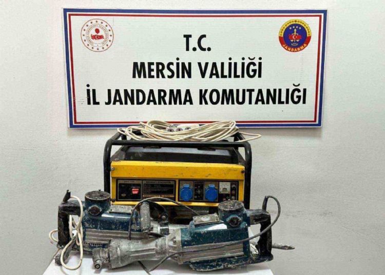 Mersin’de kaçak kazı yapan 4 şüpheli yakalandı