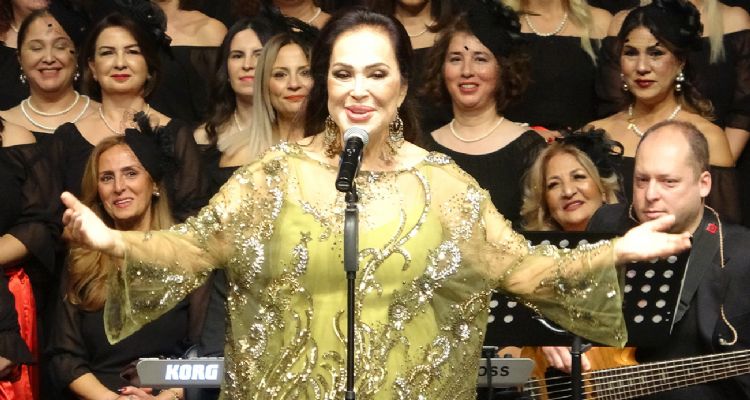 Türkan Şoray, ‘İyilik Korosu’ ile Mersin’de sanatseverlerle buluştu