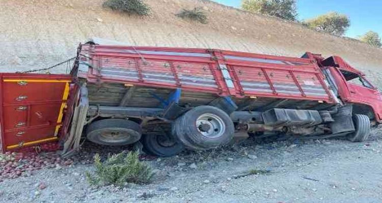 Mersin'de "ölüm virajı"nda kaza: 2 yaralı