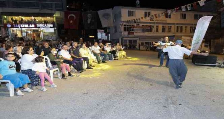 ‘Köy Bizim Şenlik Bizim’ etkinliği çocuklara ve ailelere keyifli bir akşam yaşattı