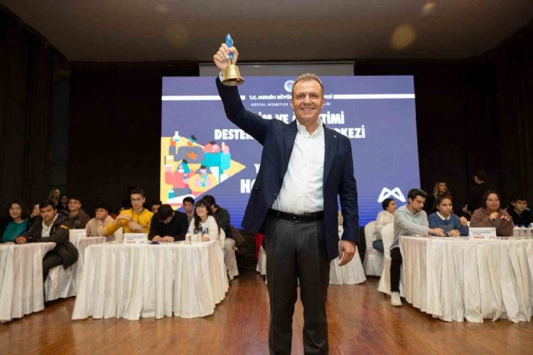 Başkan Seçer, öğrencilerin yarışma heyecanına ortak oldu