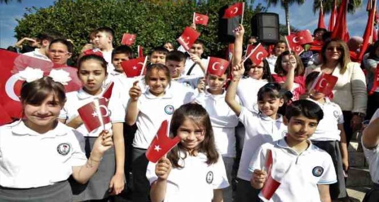 Mersin'de 23 Nisan coşkuyla kutlandı