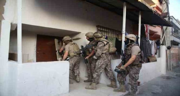 Mersin'de uyuşturucu satıcılarına şafak operasyonu: 31 gözaltı kararı