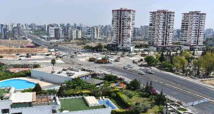 Mersin'de 36. Cadde ile 13. Cadde kesişimi trafiğe kapatıldı