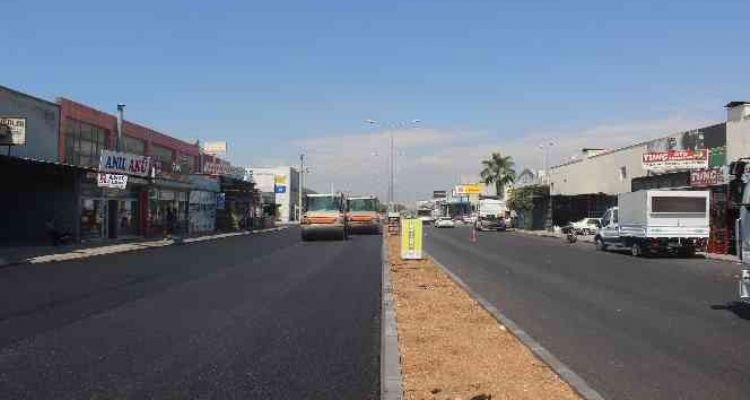 Mersin'de yol yapım çalışmaları sürüyor