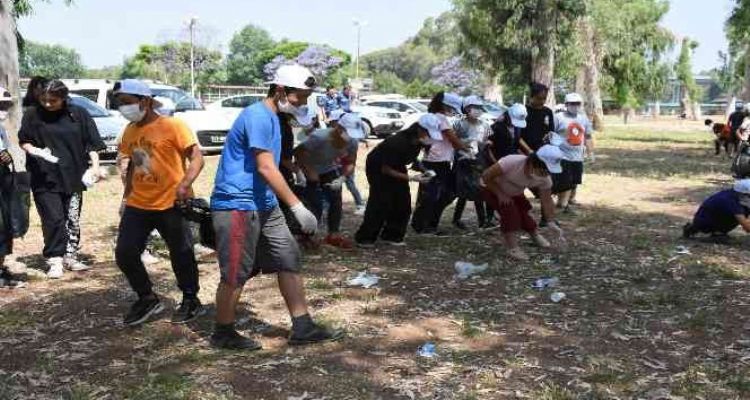 Tarsus'ta 350 öğrenci çevre temizliği yaptı