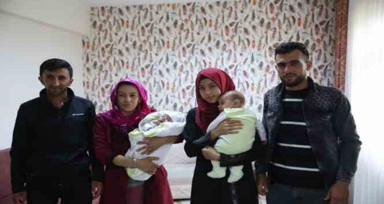 Depremzede iki aile 39 gün sonra bebeklerine kavuştu