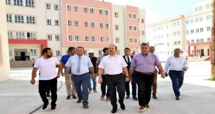 Vali Pehlivan, yapımı tamamlanan okullarda incelemelerde bulundu