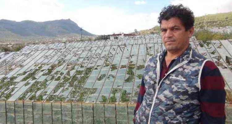 Mersin'de dolu felaketinde cam seraları yerle bir oldu