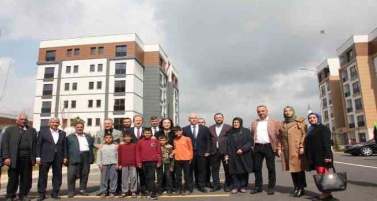 Mersin'deki TOKİ konutlarında hak sahipleri evlerine kavuştu