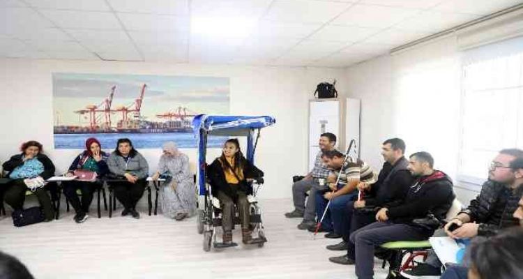 Akdeniz Belediyesinden engelli vatandaşlara iş kulübü eğitimi