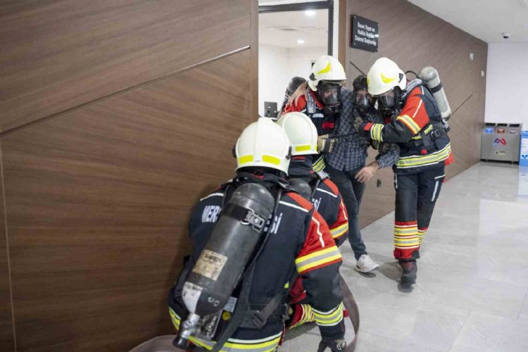 Mersin Büyükşehir Belediyesi binasında yangın tatbikatı gerçekleştirildi