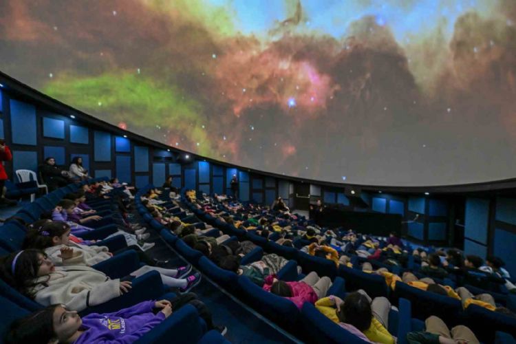 Mercan Bilim Merkezi planetaryumu çocukları evrenle buluşturuyor
