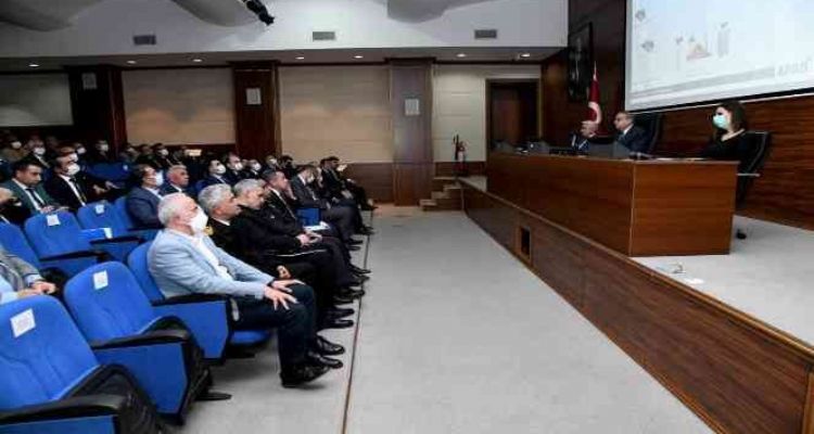 Vali Su, Mersin'de yatırımların sıkı takip edilmesi talimatını verdi