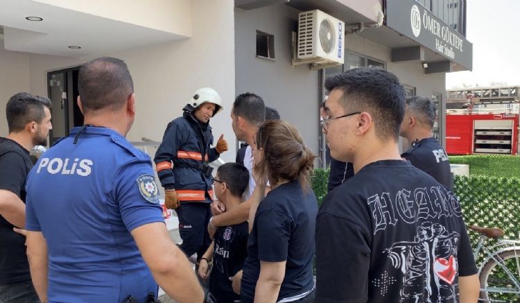 Mersin’de 10 katlı binada yangın: Sağlık ekipleri dumandan etkilenenlere müdahale etti