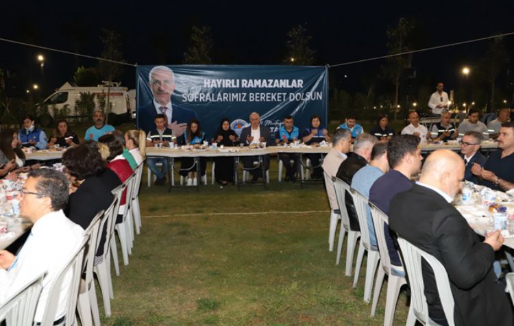 AKDENİZ BELEDİYE BAŞKANI GÜLTAK; İFTARDA BELEDİYE ÇALIŞANLARI İLE BİR ARAYA GELDİ