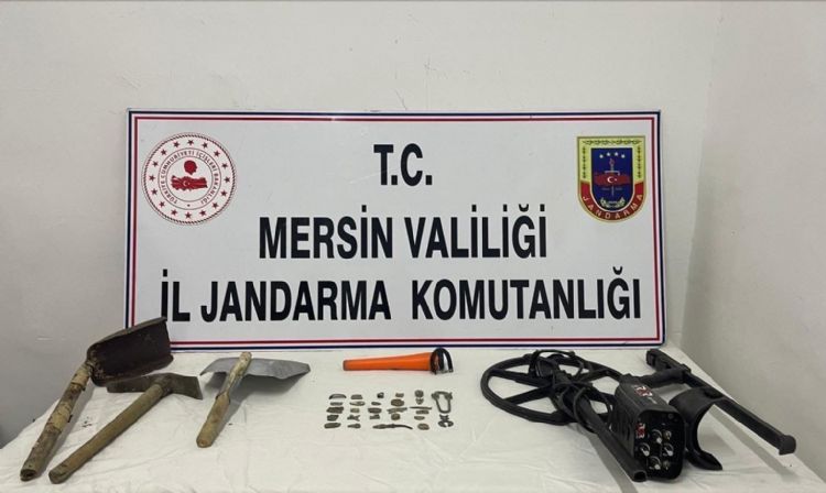 Kaçak kazı yapan 2 şüpheli tarihi eserlerle yakalandı