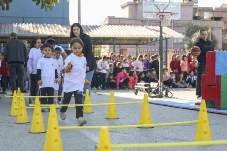 Mersin’de sporbüs ile çocuklar sporla buluşuyor