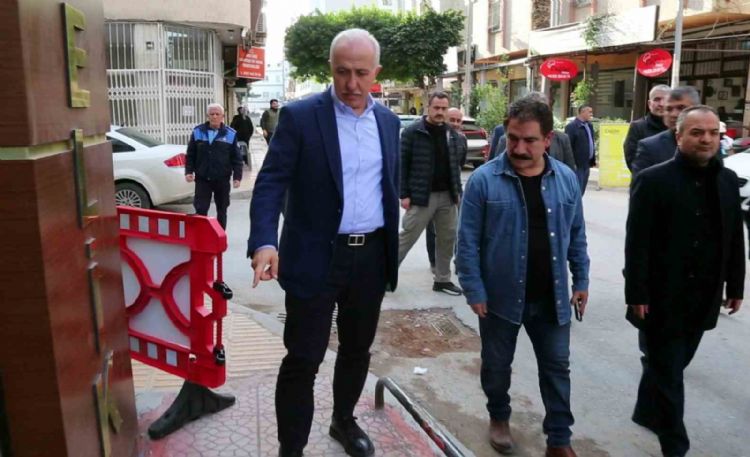 Akdeniz’de kaldırımlar yenileniyor