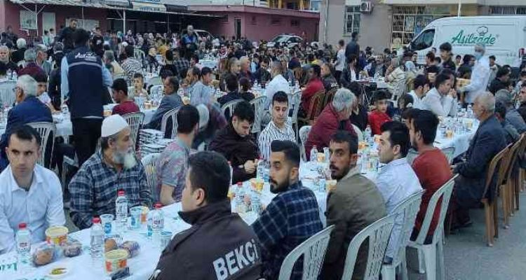 Emniyet mensupları vatandaşlar ile iftarda buluştu