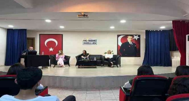 Kariyer Merkezinden lise öğrencilerine eğitim semineri