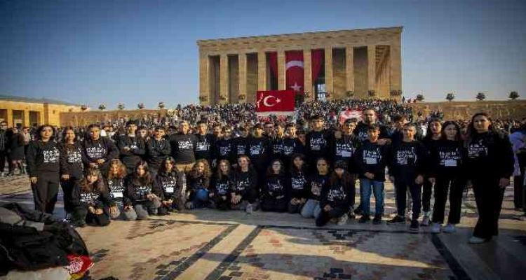 Mersinli öğrenciler ilk kez Anıtkabir'i ziyaret etti