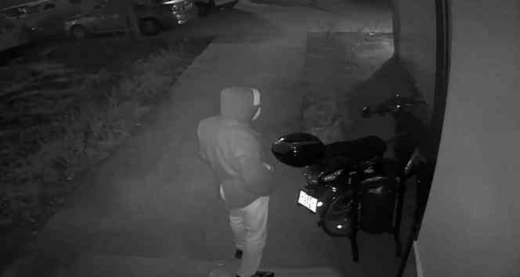 Hırsızlık şüphelisi önce kameraya sonra polise yakalandı