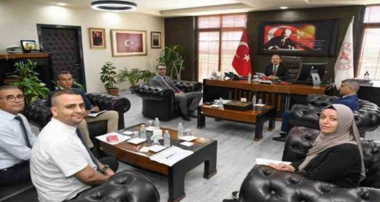 Vali Pehlivan, kentteki sağlık yatırımlarını değerlendirdi