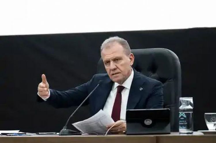 Vahap Seçer’den Akdeniz için çağrı: Bırakın belediye başkanı görevinin başına gelsin!