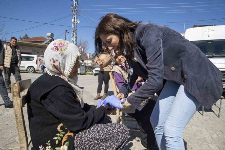 Mersin’de ‘Gezici Sağlık Aracı’ çalışmalarını sürdürüyor