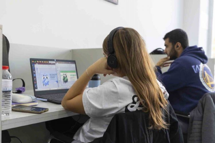 Mersin Büyükşehir Belediyesinin öğrencilere desteği sürüyor