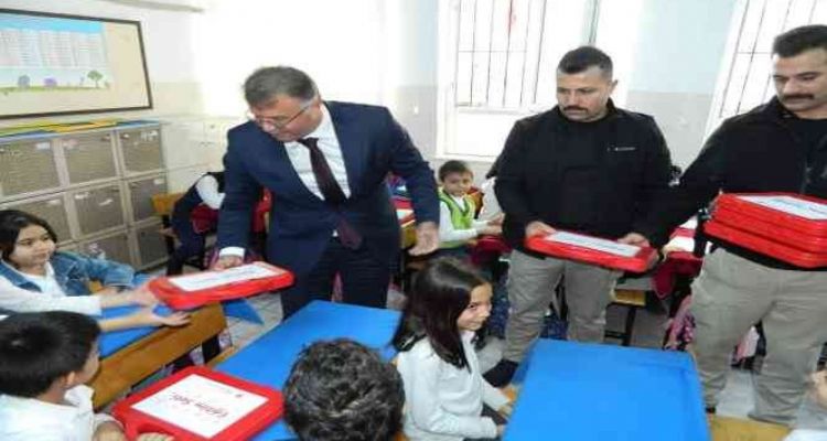Mersin Cumhuriyet Başsavcısı Öztoprak, Silifke'de Robotik Kodlama sınıfının açılışını yaptı