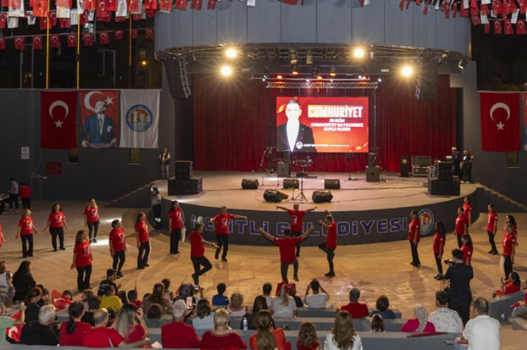 MEZİTLİ’DE 29 EKİM CUMHURİYET BAYRAMI COŞKUSU DORUĞA ULAŞTI