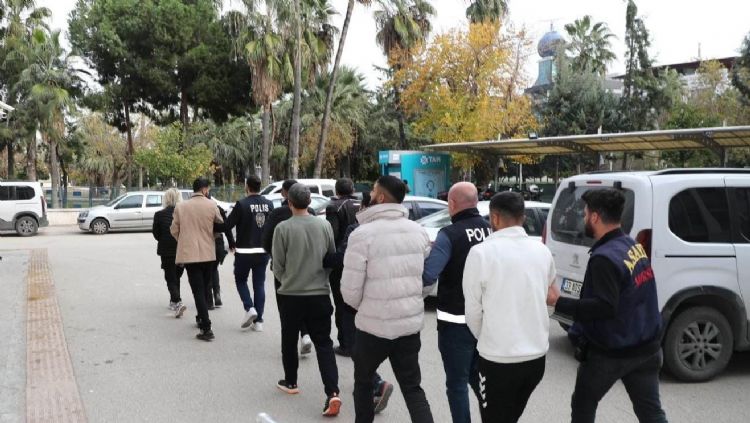 Mersin’de sahte altın üretip kuyumculara satan 6 kişilik şebeke çökertildi