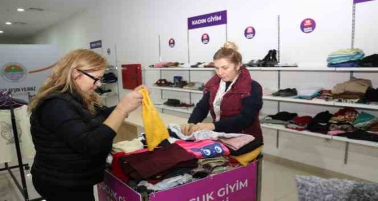 Toroslar Belediyesi ‘Hayır Çarşısı’ ile depremzedelerin yanında