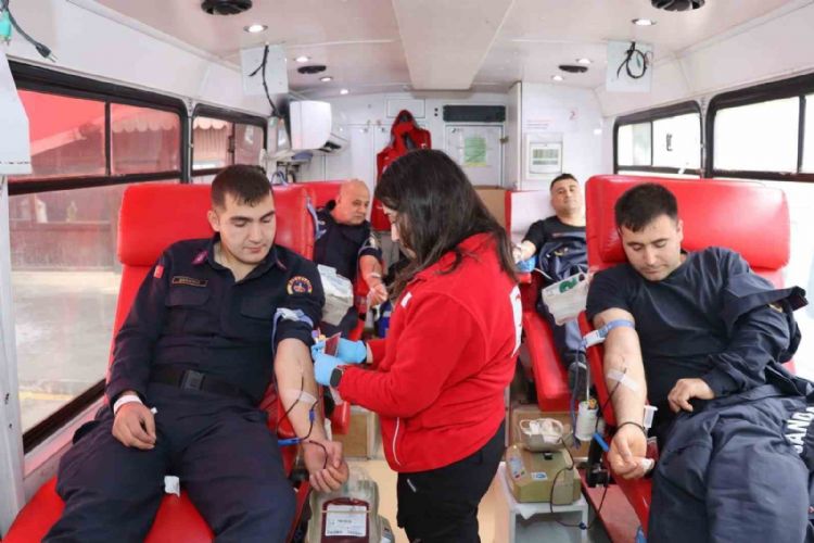 Mersin’de jandarmadan kan bağışına destek