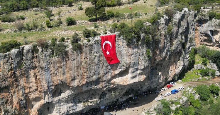 Aserin Kayası eşsiz manzarasıyla dikkat çekiyor