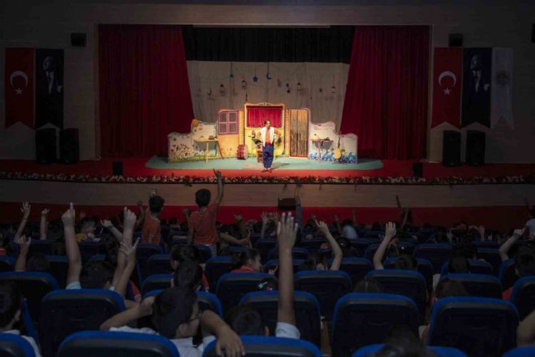 Mersin’de çocuklar tiyatro ile buluşuyor