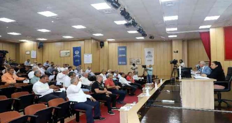 Akdeniz Belediye Meclisi'nde 'borçlanma talebi' reddedildi
