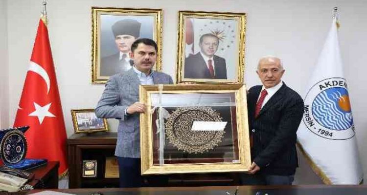 Başkan Gültak, Bakan Kurum'a projelerini anlattı