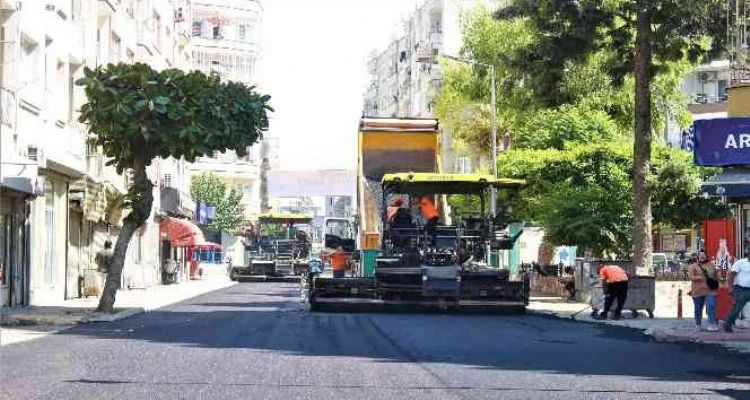 Mersin'de asfalt çalışmaları sürüyor