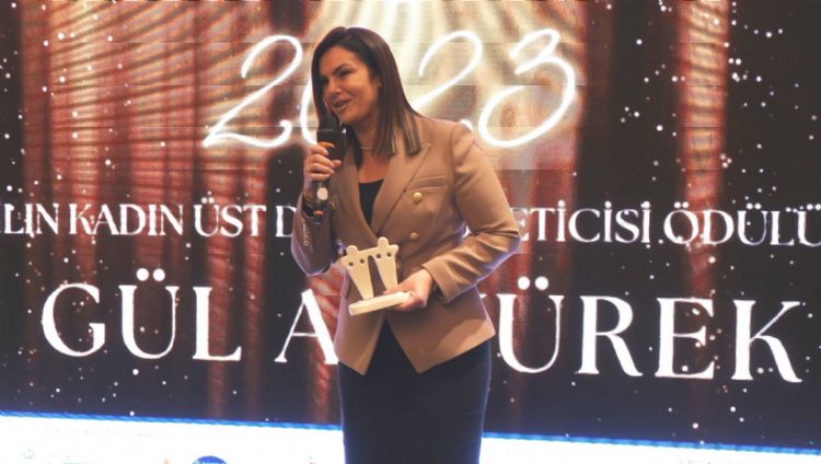 TÜİOSB Başkanı Akyürek Balta’ya ‘yılın kadın üst düzey yöneticisi’ ödülü